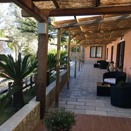 Mongiardino Bed & Breakfast 4*